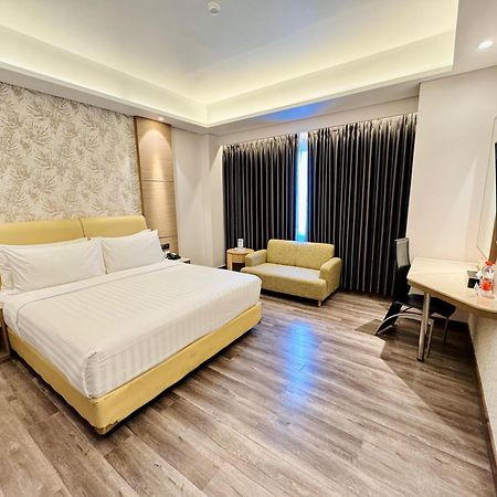 Orchardz Hotel Industri Jakarta Kemayoran Exterior foto