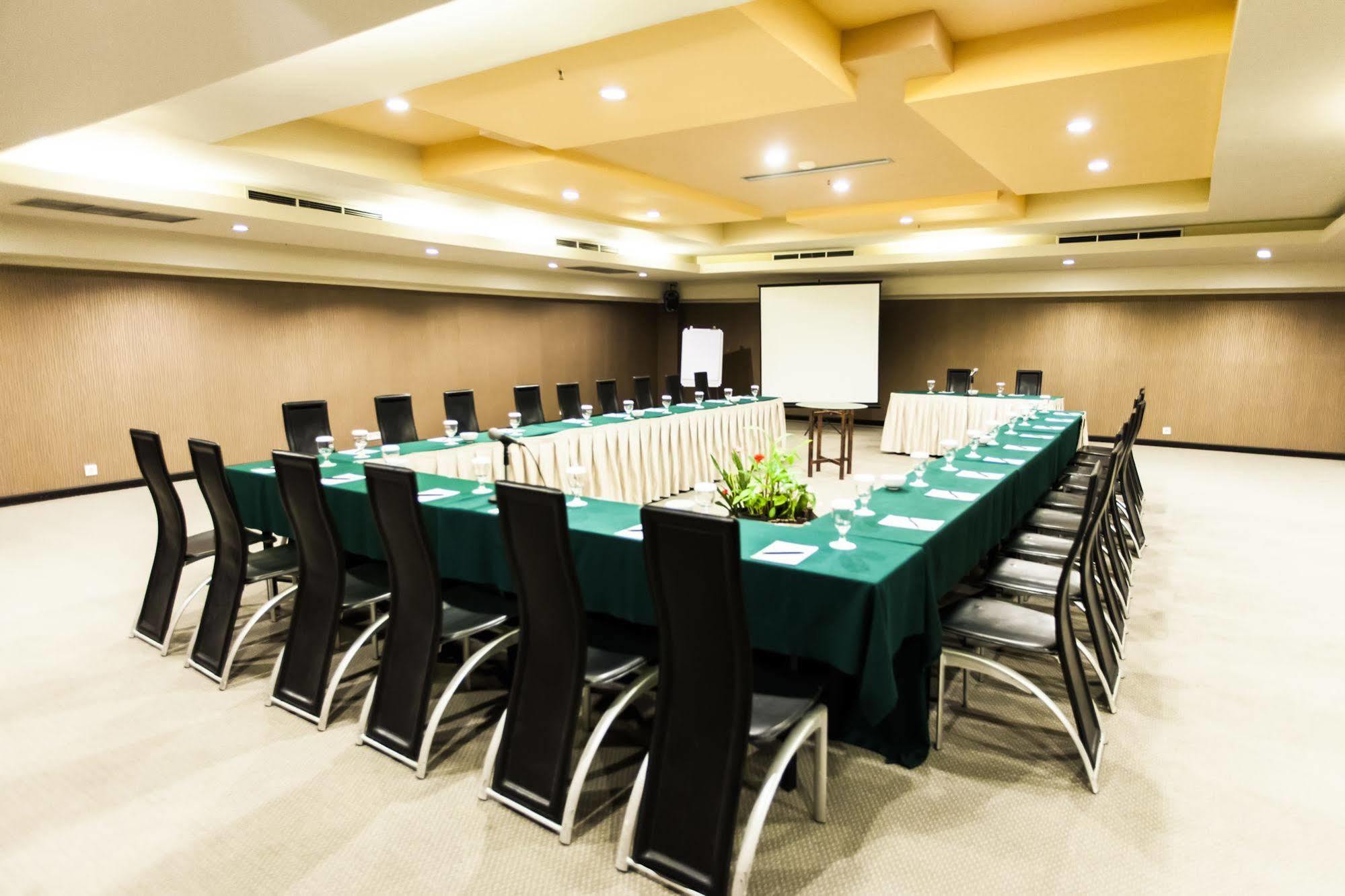 Orchardz Hotel Industri Jakarta Kemayoran Exterior foto